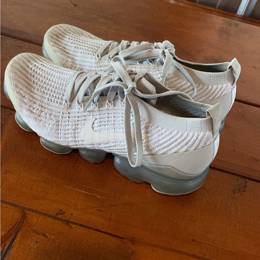 Nike Air Vapormax Flyknit Sneakers - Light Gray